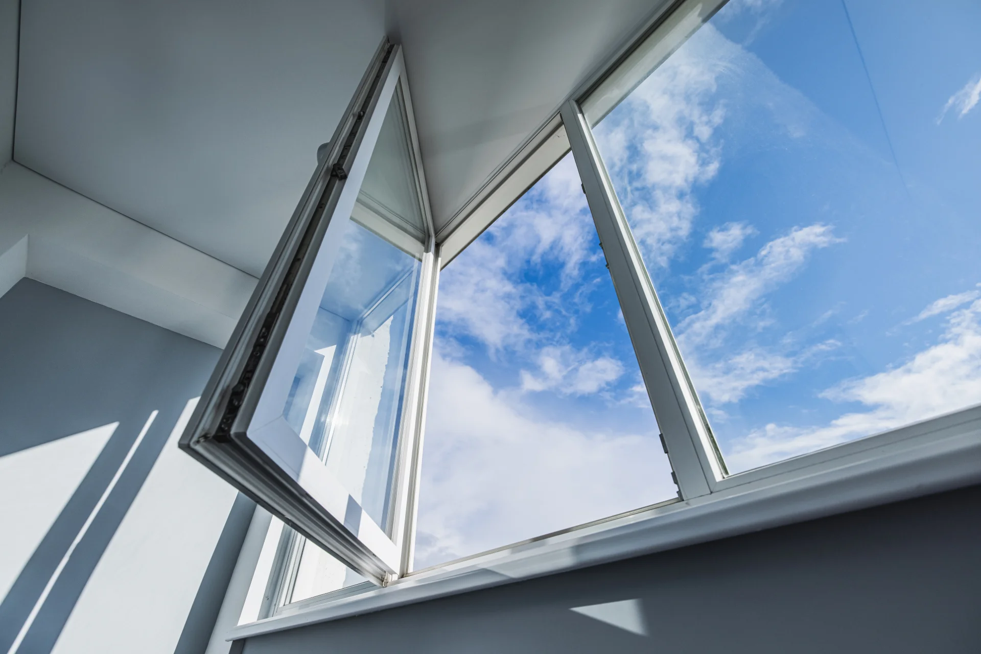 VLX 80 Casement Window in Plantation, FL | TruePane Windows & Doors - detail 1